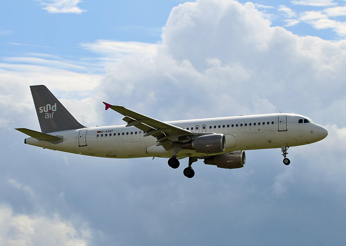 SundAir, Airbus A 320-214, D-ASEF, TXL, 10.08.2019