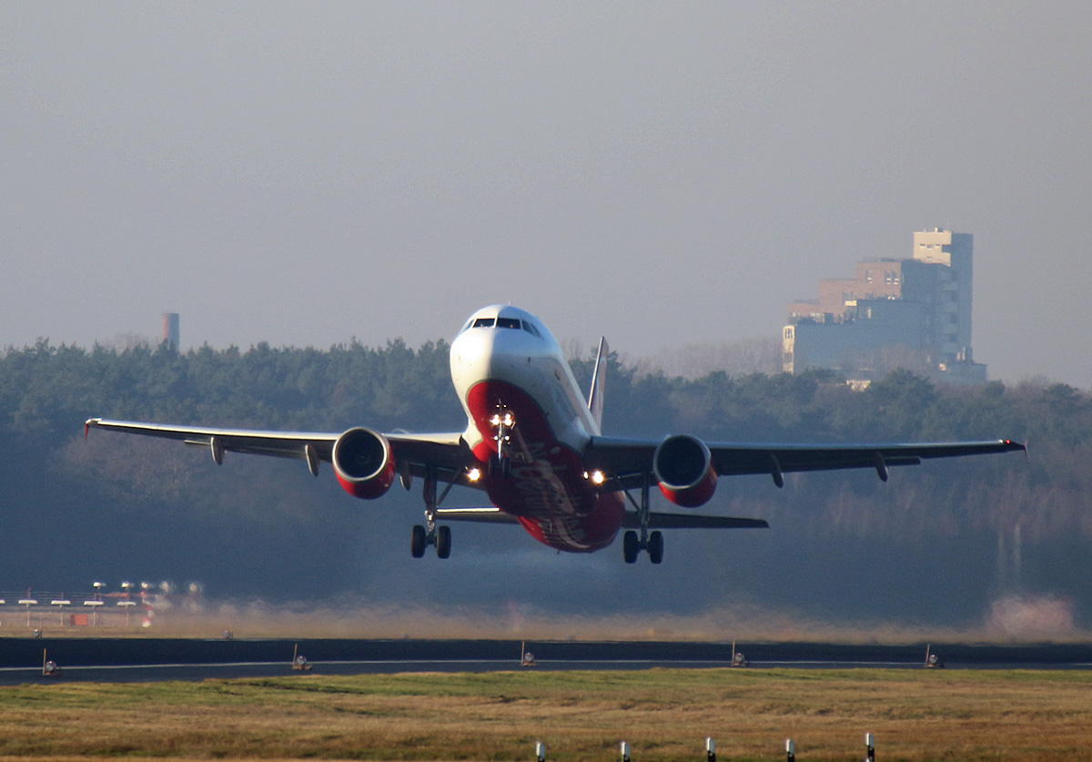 SundAir, Airbus A 320-214, D-ASGK, TXL, 20.12.2019