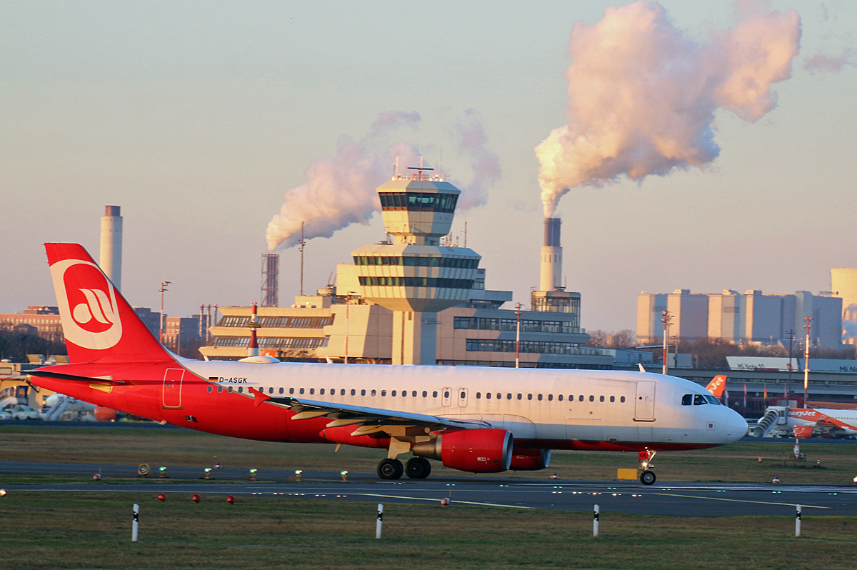 SundAir, Airbus A 320-214, D-ASGK, TXL, 29.12.2019