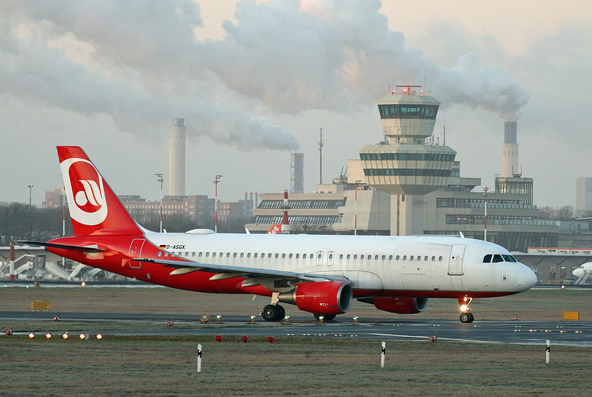 SundAir, Airbus A 320-214, D-ASGK, TXL, 05.01.2020
