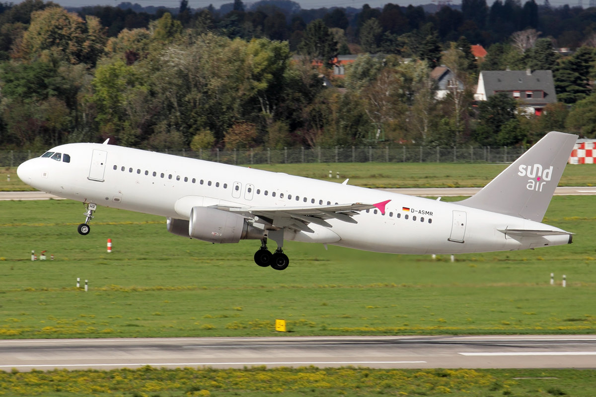 Sundair Airbus A320-214 D-ASMR beim Start in Düsseldorf 10.10.2020