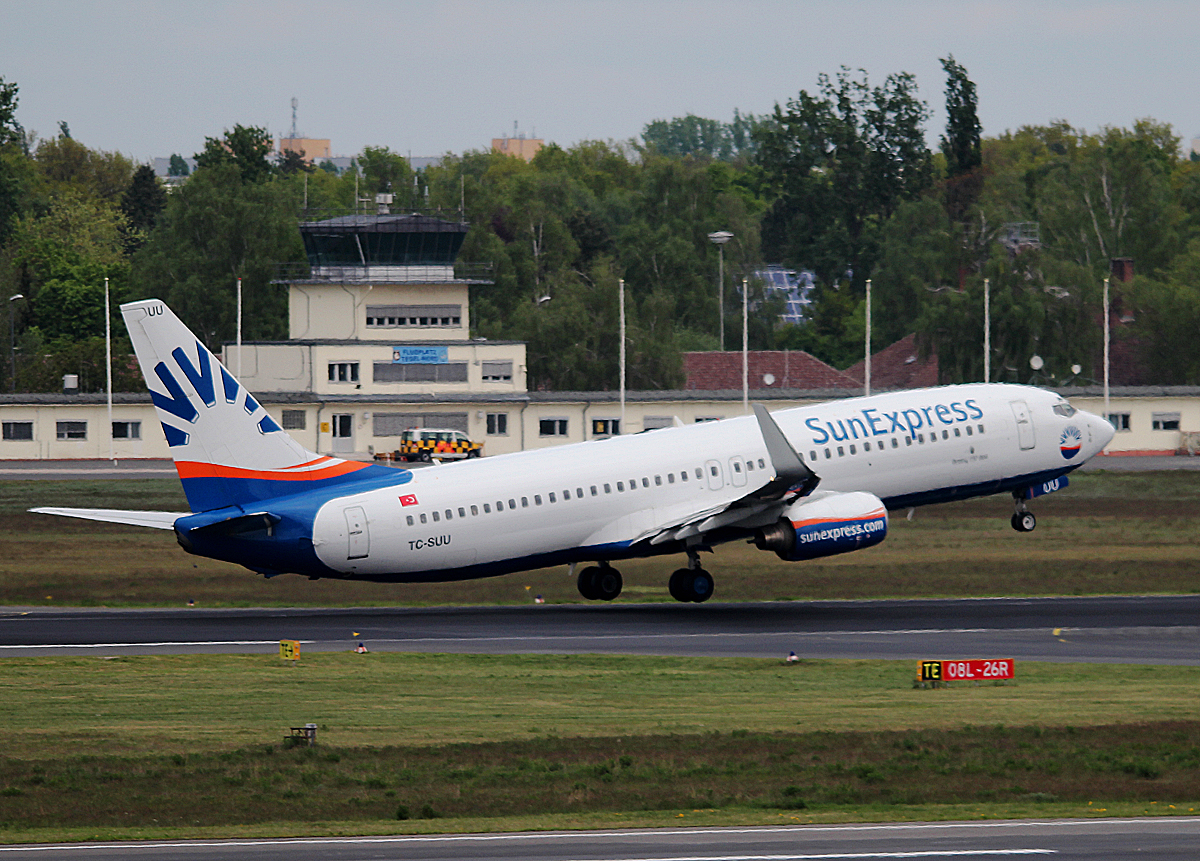 SunExpress B 737-86Q TC-SUU beim Start in Berlin-Tegel am 27.04.2014