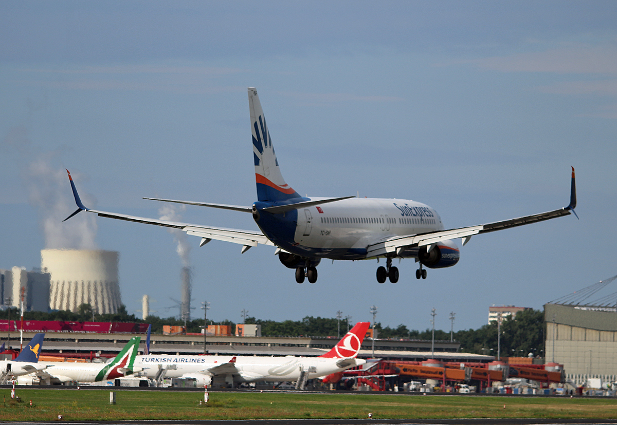 SunExpress, Boeing B 737-8HC, TC-SNP, TXL, 05.08.2017
