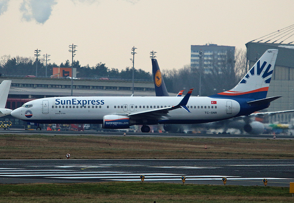 SunExpress, Boeing B 737-8HC, TC-SNR, TXL, 14.01.2018