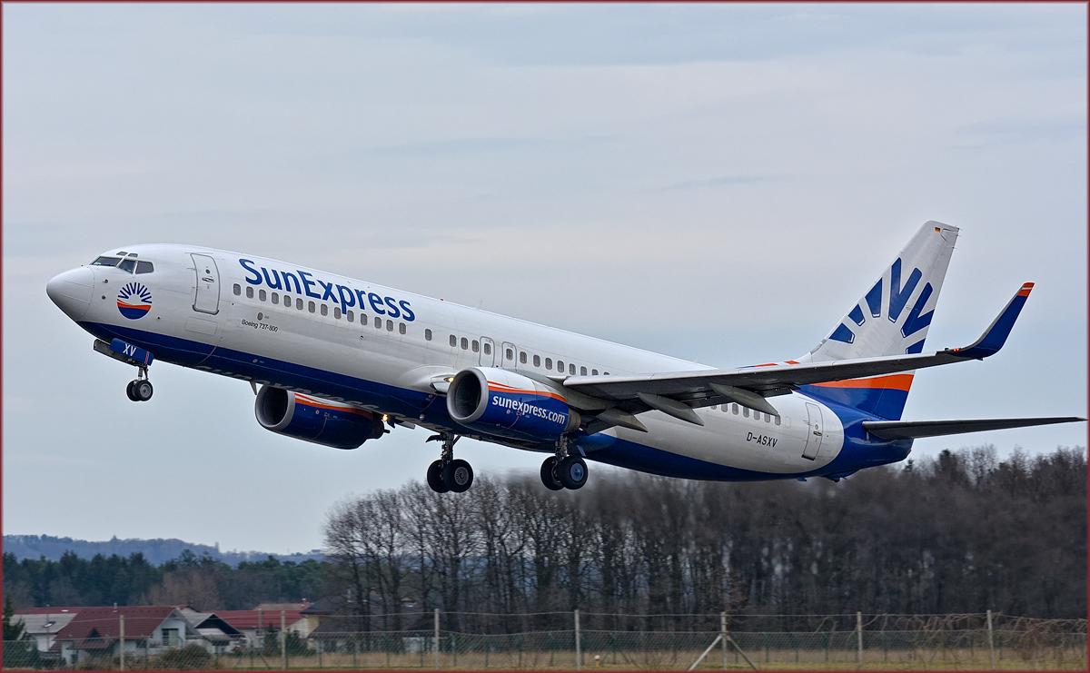 SunExpress D-ASXV; Boeing 737-800; Maribor Flughafen MBX, Trainingsflug; 13.3.2019