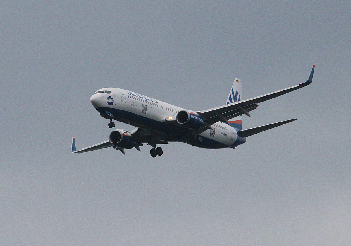 SunExpress Germany B 737-800 D-ASXM bei der Landung in Frankfurt am 10.06.2013