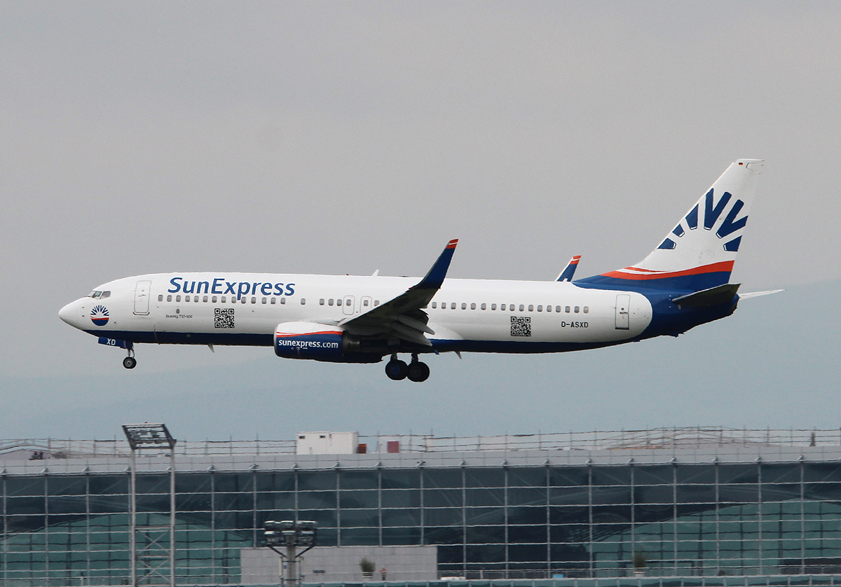 SunExpress Germany B 737-8AS D-ASXD bei der Landung in Frankfurt am 10.06.2013