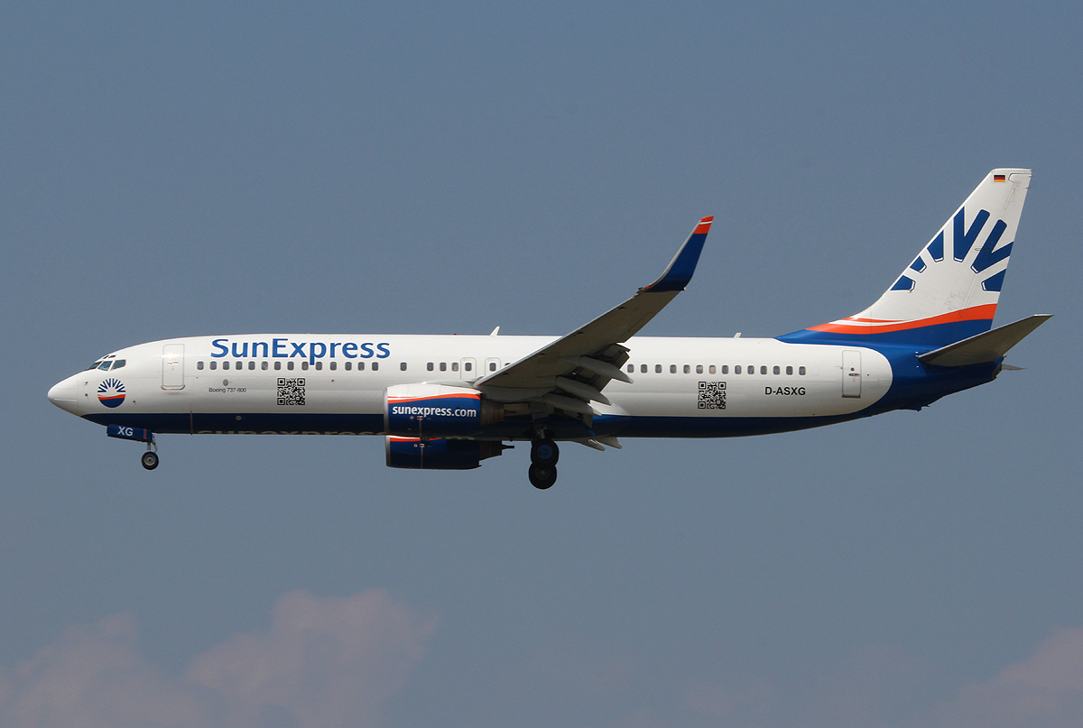 SunExpress Germany B 737-8CX D-ASXG bei der Landung in Frankfurt am 11.06.2013
