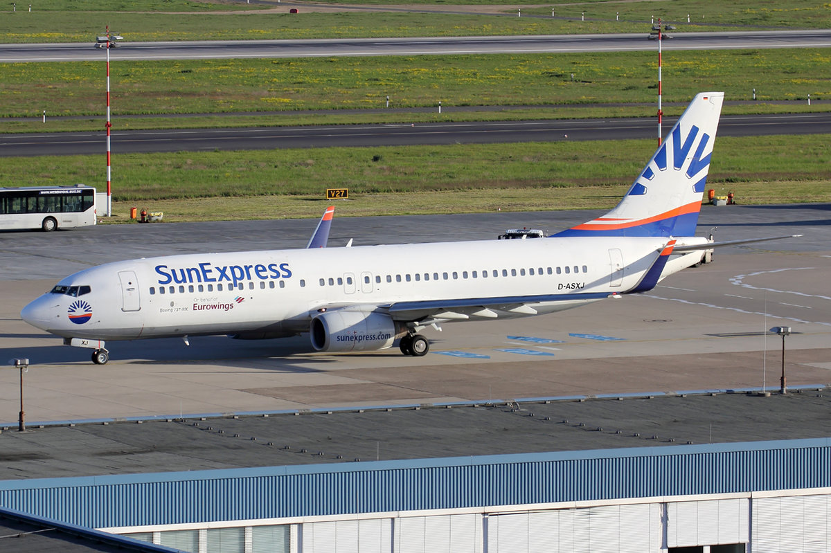 SunExpress Germany D-ASXJ unterwegs für Eurowings rollt zum Start in Düsseldorf 5.5.2016