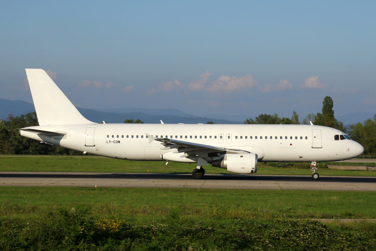 SunExpress (Operated by Avion Express), LY-COM, Airbus A320-212, msn: 528, 24.August 2019, BSL Basel-Mülhausen, Switzerland.