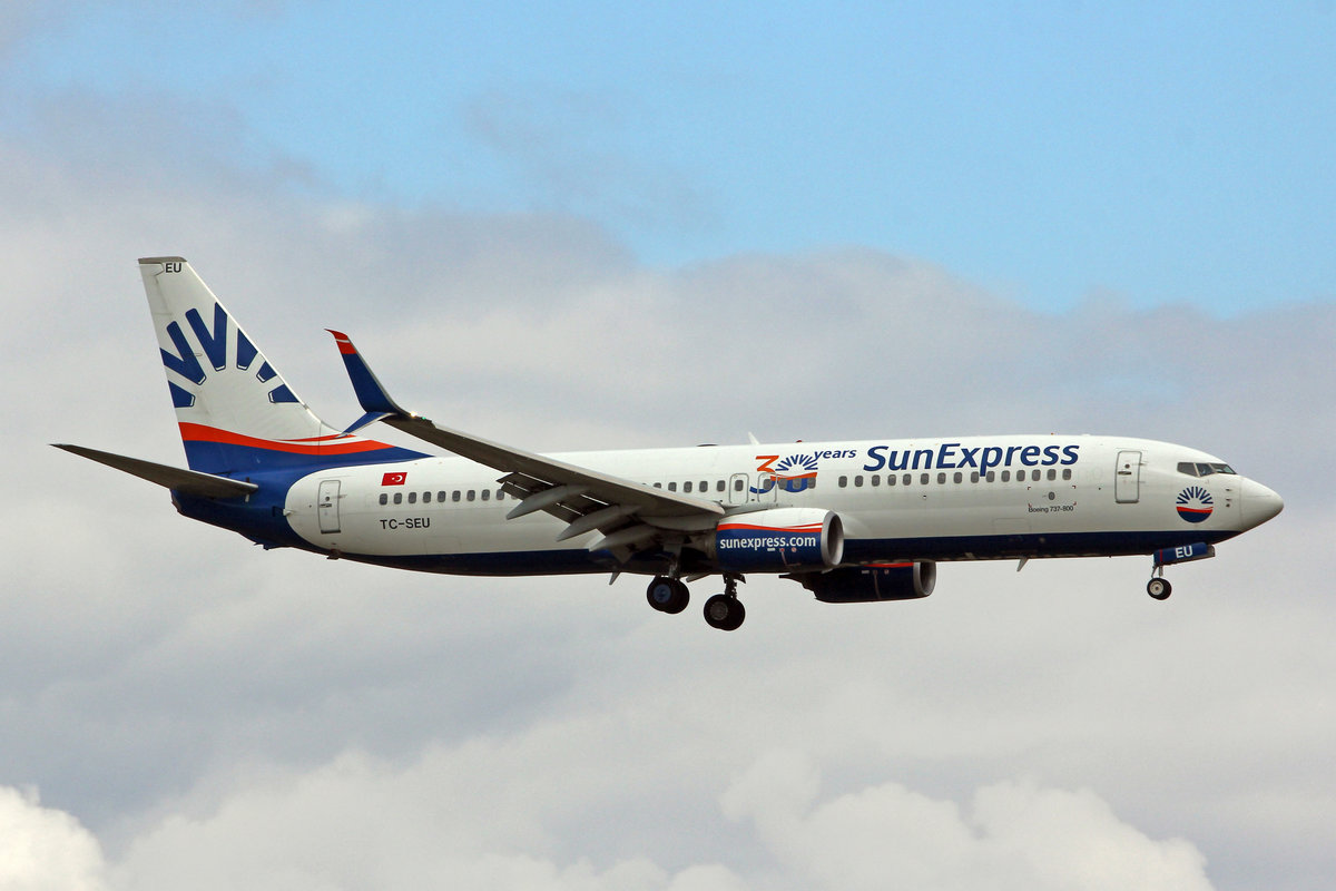 SunExpress, TC-SEU, Boeing 737-8HC, msn: 61181/5881,  30 Years  Sticker, 20.März 2021, ZRH Zürich, Switzerland.