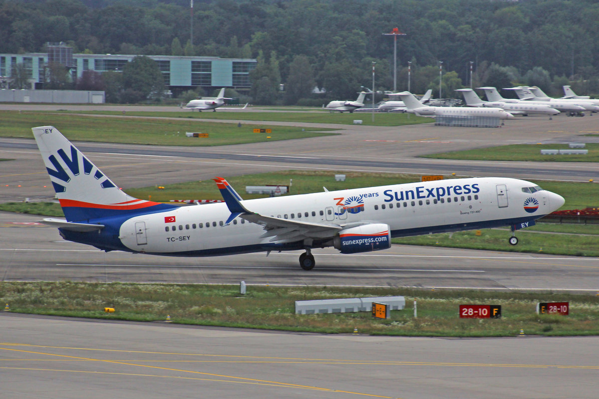 SunExpress, TC-SEY, Boeing 737-8HC, msn: 61182/5893,  30 Years  Sticker, 29.August 2020, ZRH Zürich, Switzerland.
