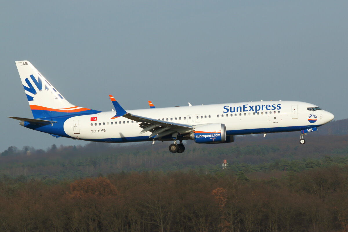 SunExpress, TC-SMB, Boeing 737-8 MAX. Köln-Bonn (EDDK), 13.02.2022.