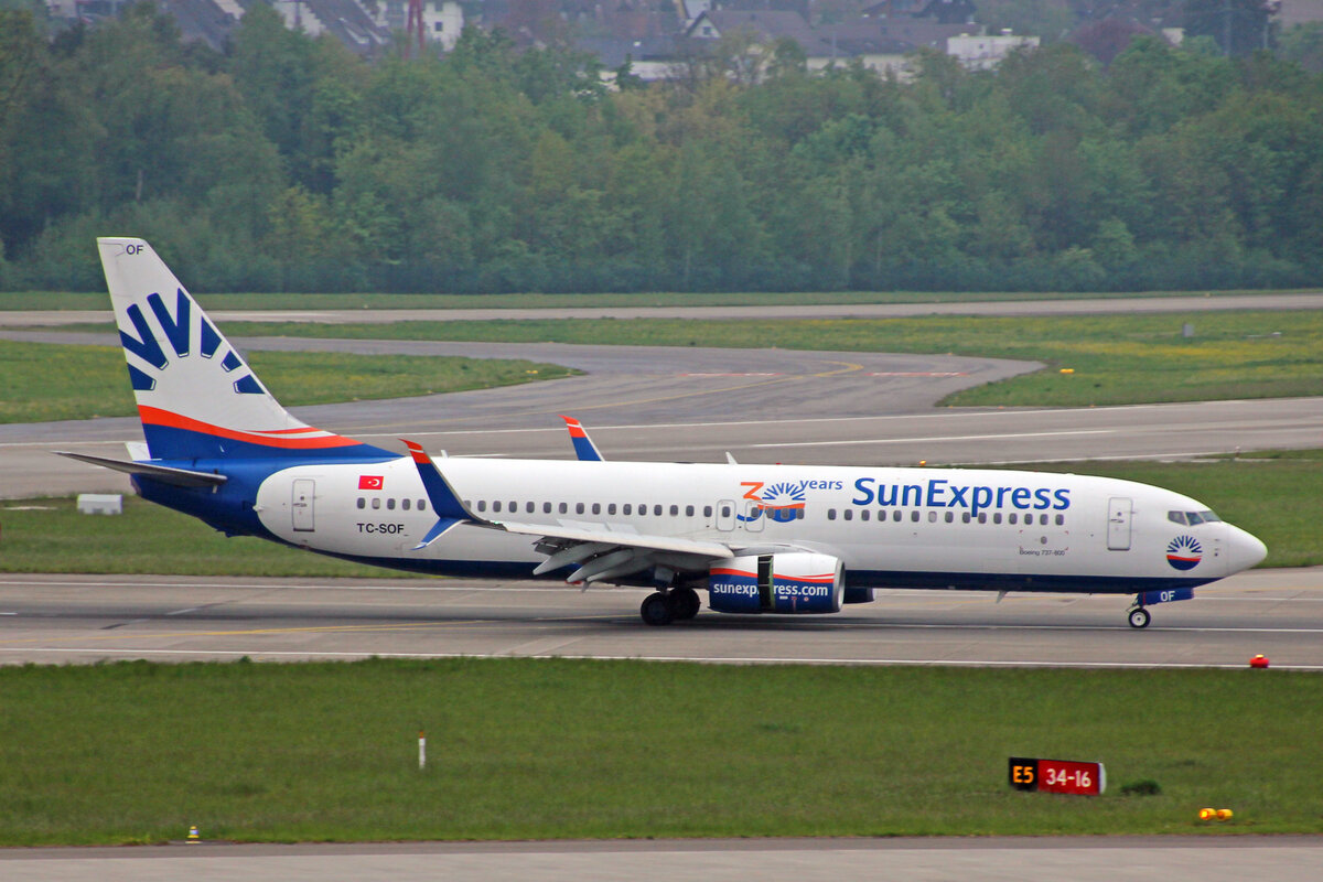 SunExpress, TC-SOF, Boeing B737-8HC, msn: 61191/6377, 01.Mai 2022, ZRH Zürich, Switzerland.