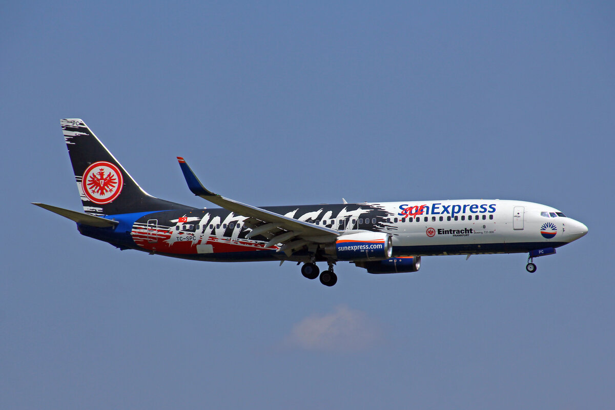 SunExpress, TC-SPC, Boeing B737-8AS, msn: 34984/3587,  Eintracht Frankfurt , 21.Juli 2021, ZRH Zürich, Switzerland.