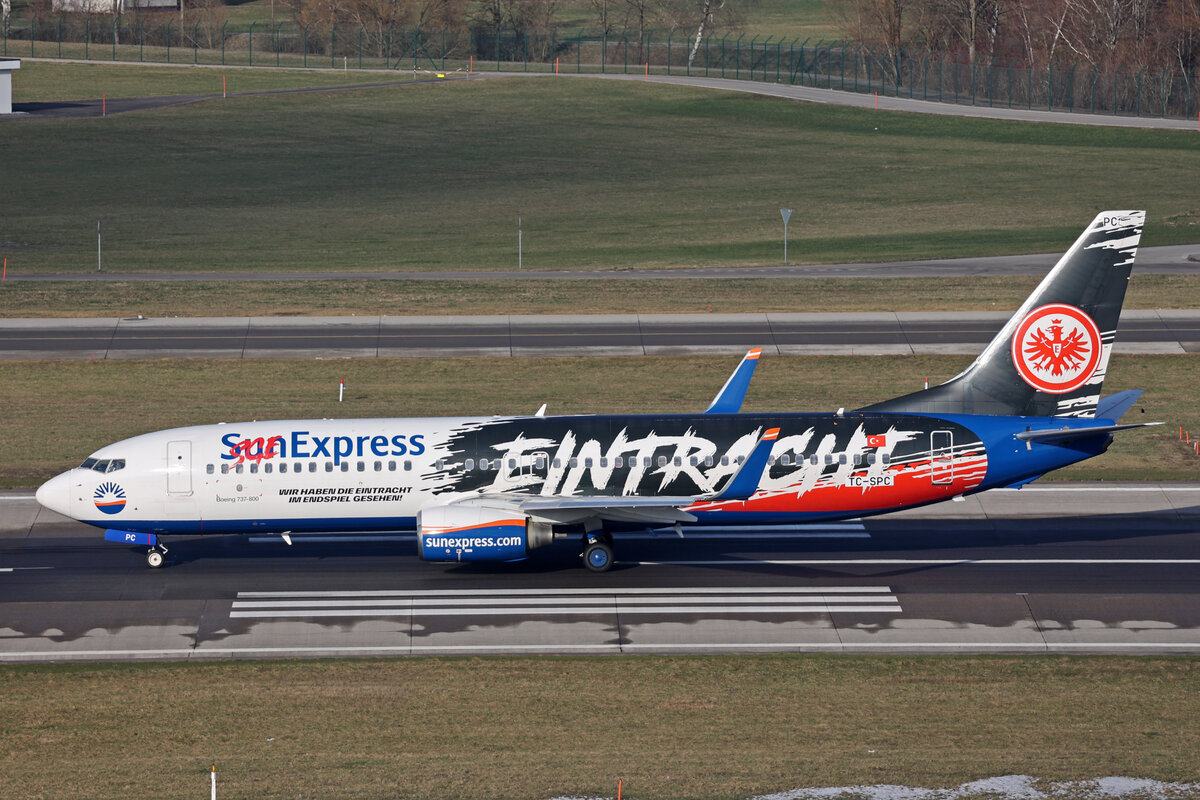 SunExpress, TC-SPC, Boeing B737-8AS, msn: 34984/3587,  Eintracht Frankfurt , 16.Januar 2024, ZRH Zürich, Switzerland.