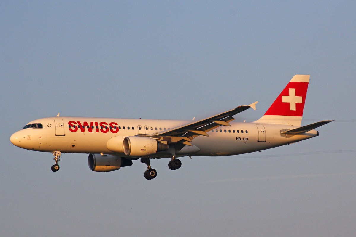 SWIS International Air Lines, HB-IJD, Airbus A320-214, 13.September 2016, ZRH Zürich, Switzerland.