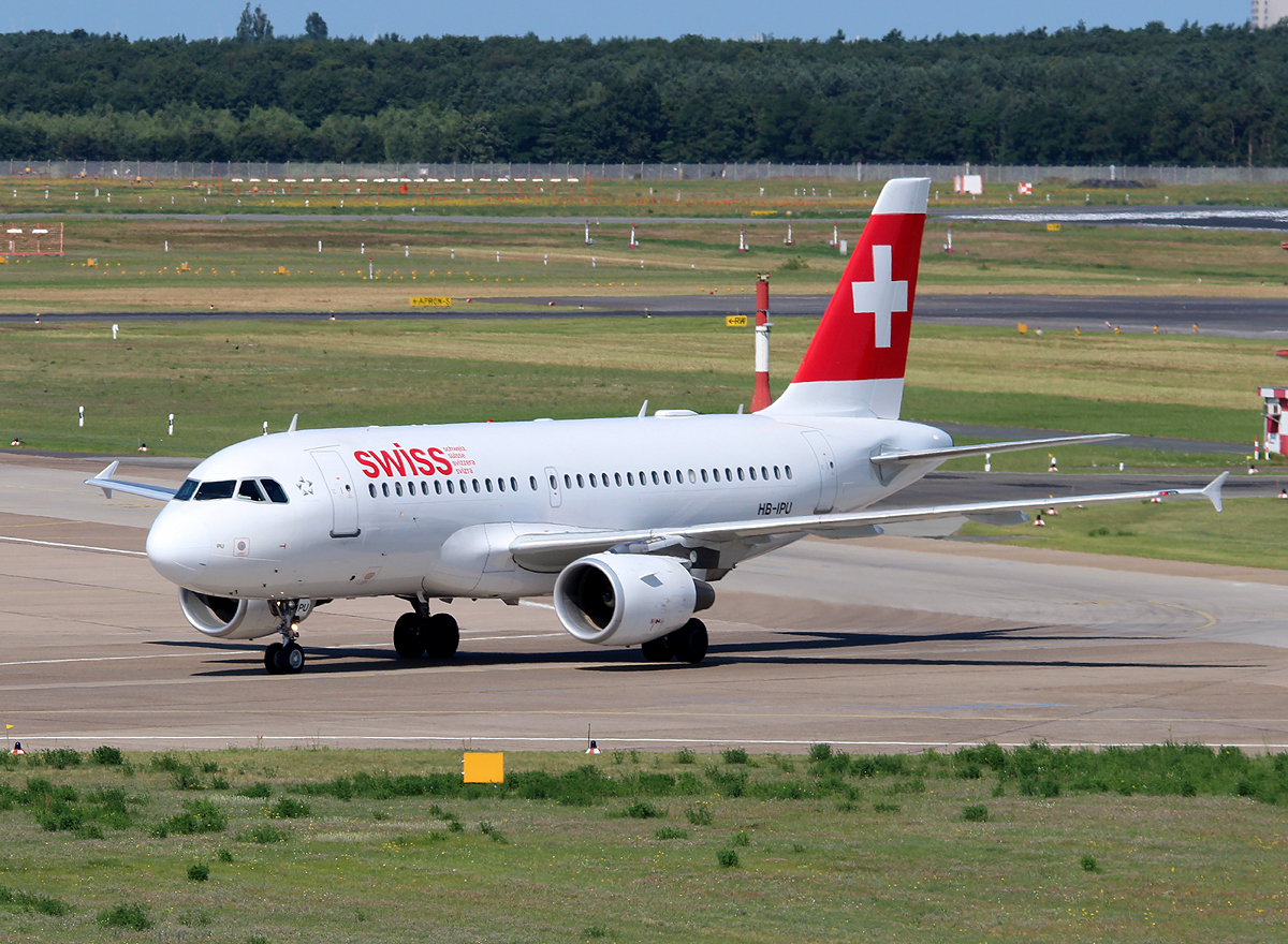 Swiss A 319-112 HB-IPU bei der Ankunft in Berlin-Tegel am 06.07.2013