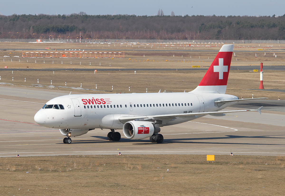 Swiss A 319-112 HB-IPY bei der Ankunft in Berlin-Tegel am 07.04.2013