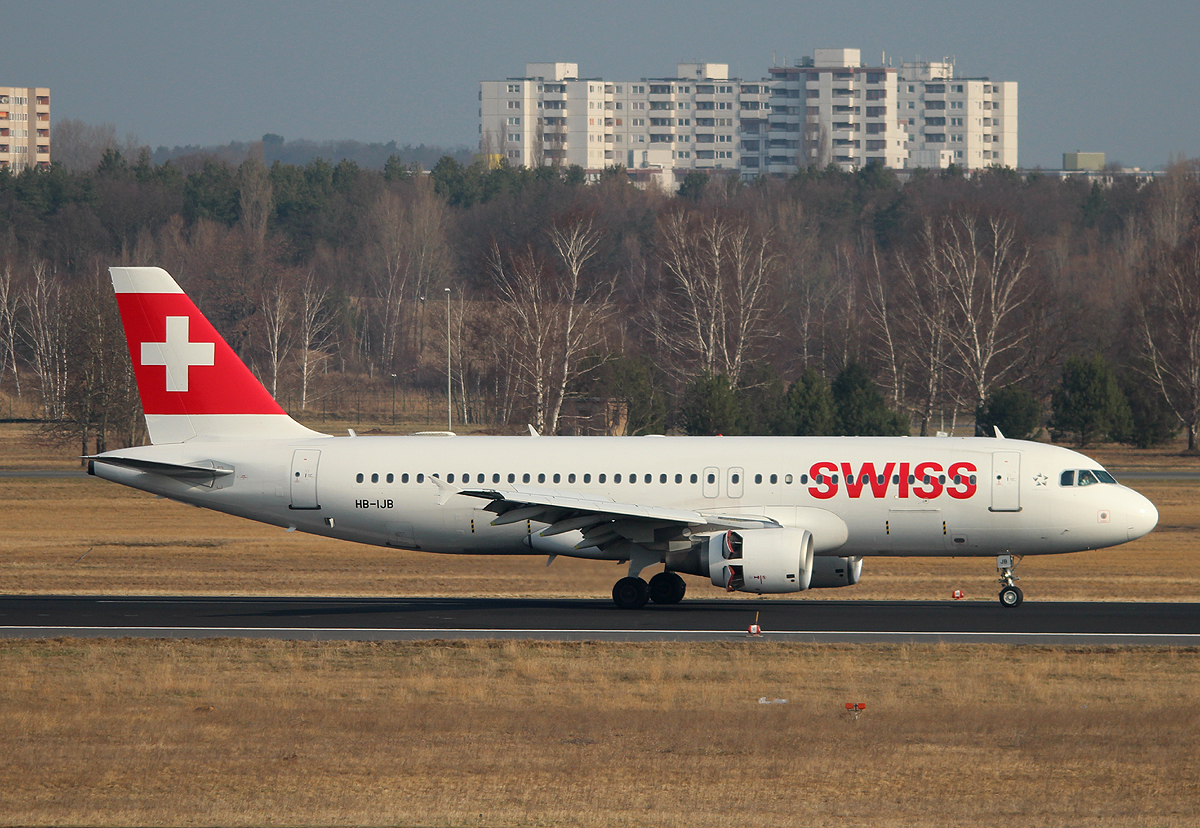 Swiss A 320-214 HB-IJB nach der Landung in Berlin-Tegel am 14.04.2013
