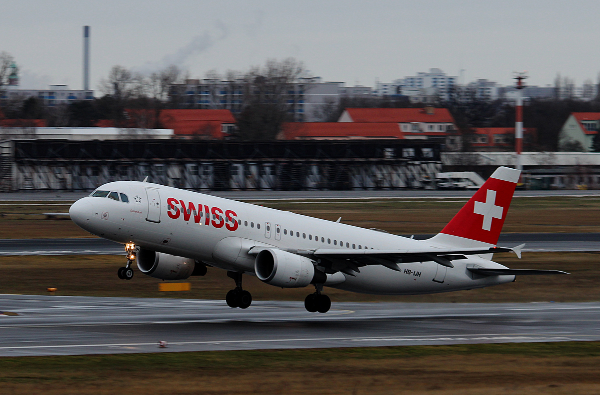 Swiss A 320-214 HB-IJH beim Start in Berlin-Tegel am 09.02.2015