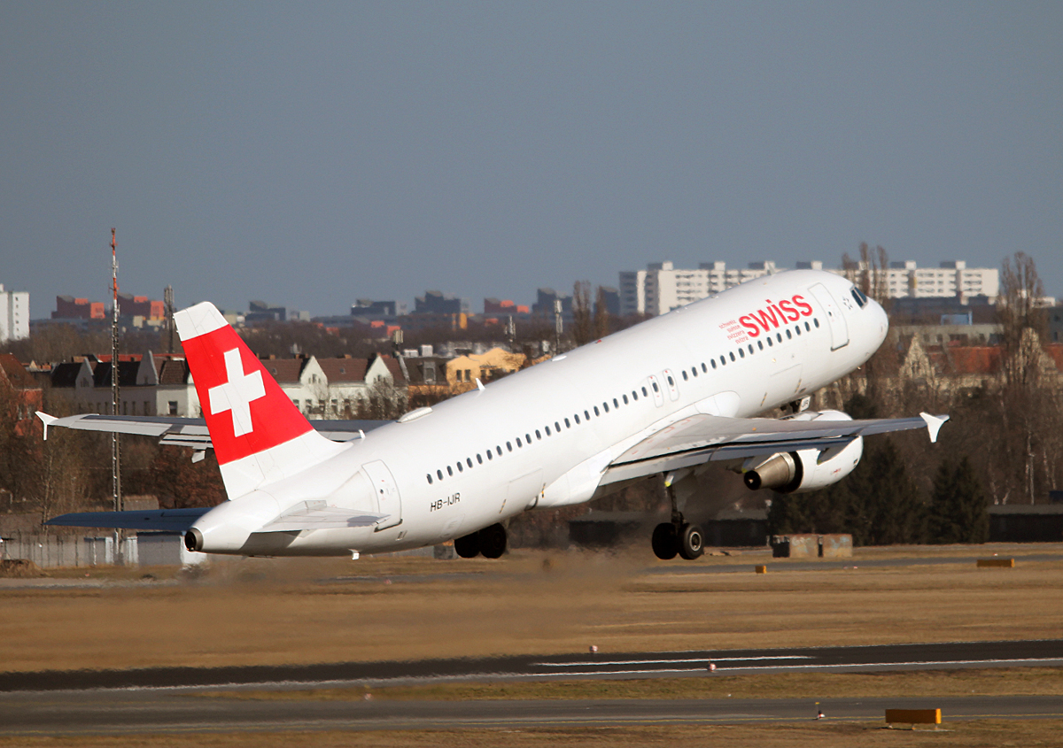 Swiss A 320-214 HB-IJR beim Start in Berlin-Tegel am 08.03.2014