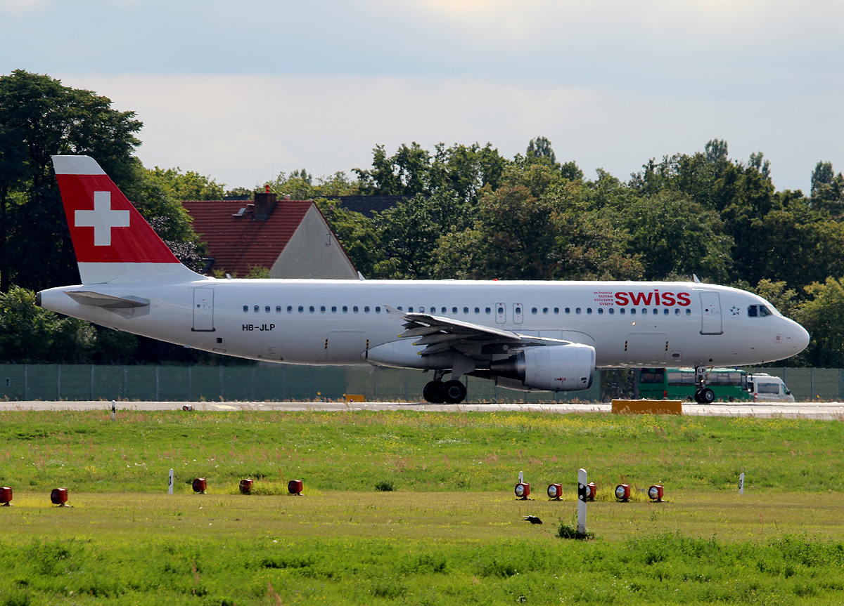 Swiss A 320-214 HB-JLP kurz vor dem Start in Berlin-Tegel am 04.09.2013