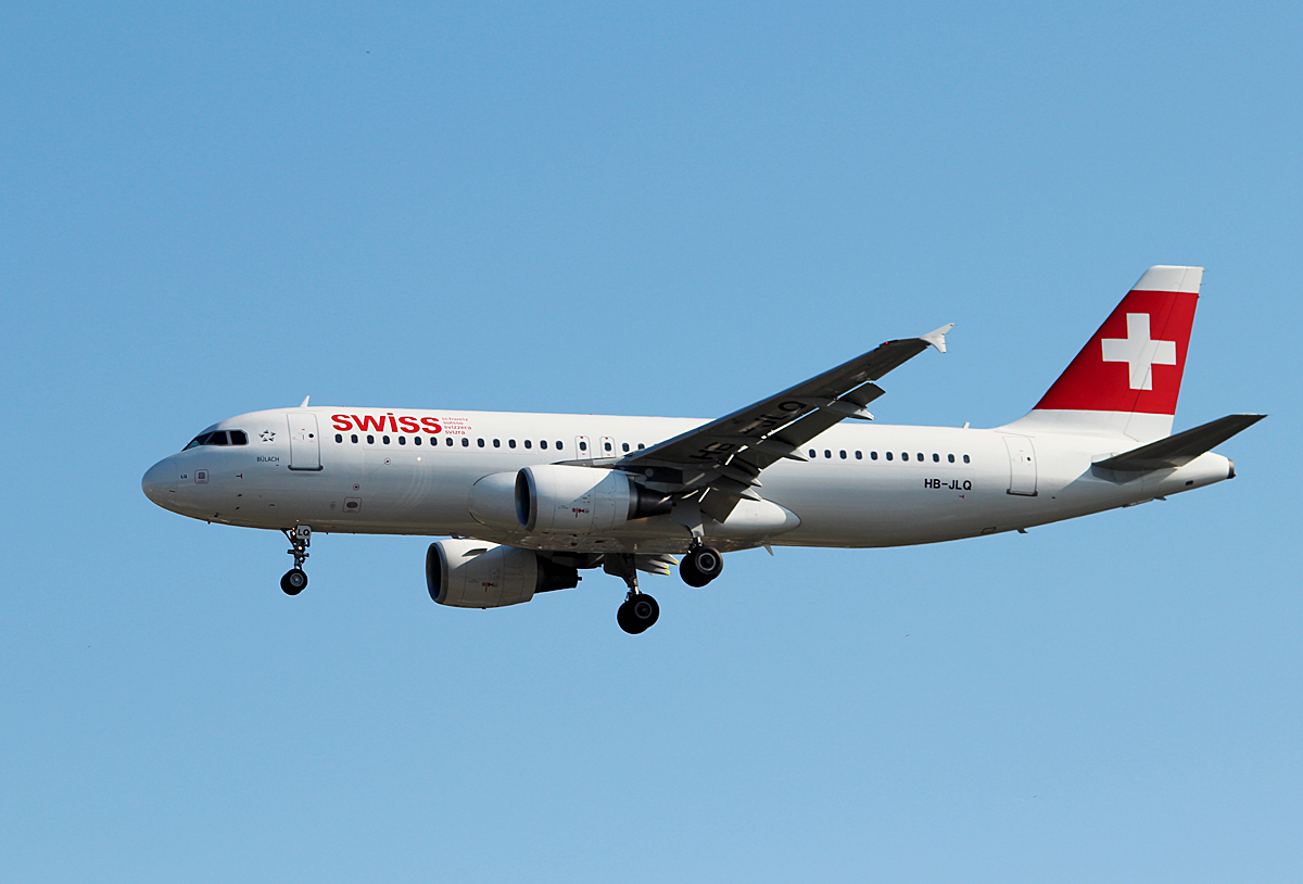 Swiss A 320-214 HB-JLQ bei der Landung in Berlin-Tegel am 11.07.2015