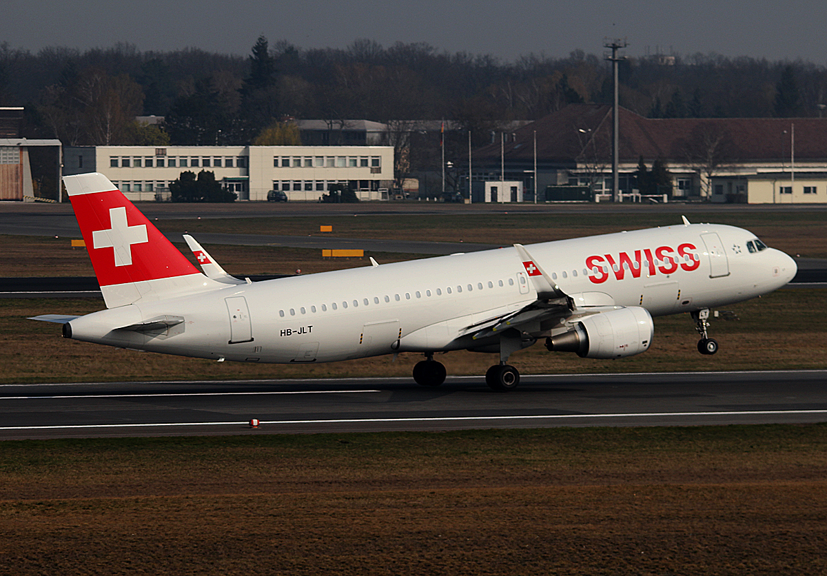 Swiss A 320-214 HB-JLT beim Start in Berlin-Tegel am 29.03.2014