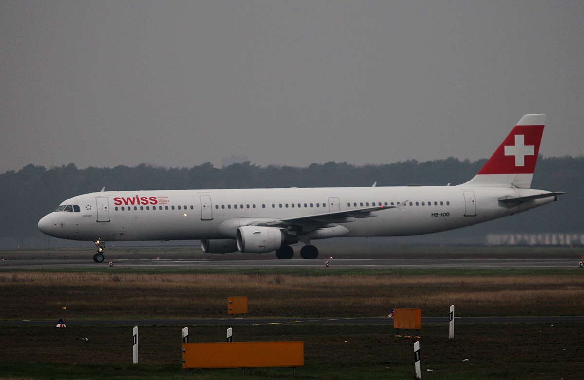 Swiss A 321-211 HB-IOD bei der Ankunft in Berlin-Tegel am 29.11.2014