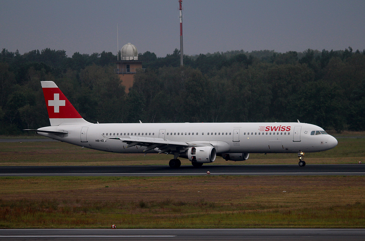 Swiss A 321-212 HB-IOM nach der Landung in Berlin-Tegel am 13.09.2014