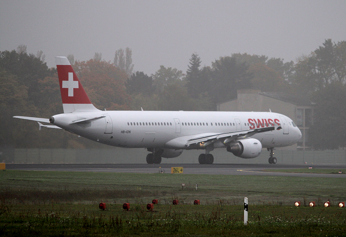 Swiss A 321-212 HB-ION kurz vor dem Start in Berlin-Tegel an einem sehr nebligen 18.10.2014