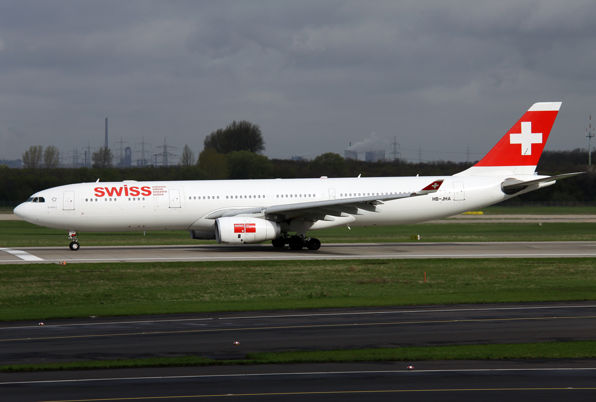 Swiss A330-300 HB-JHA beim Takeoff auf 23L in DUS / EDDL / Düsseldorf am 11.04.2012