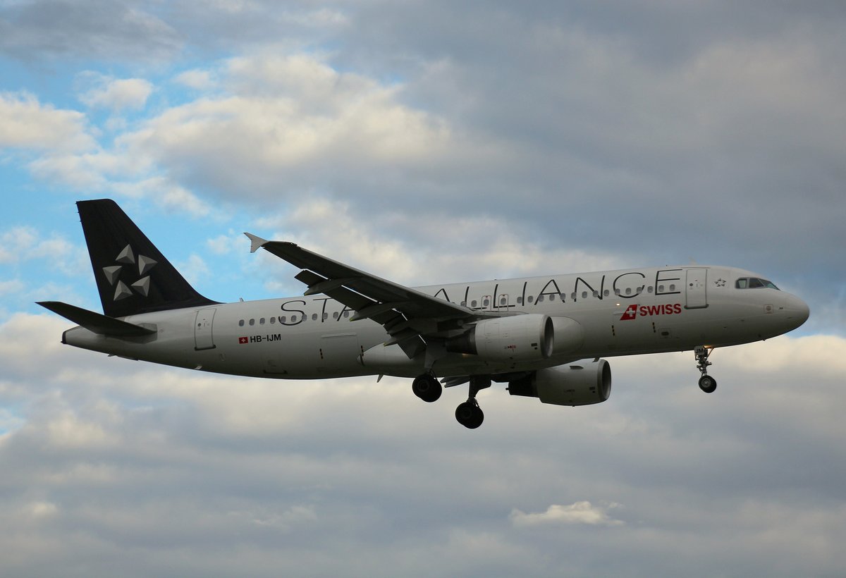 Swiss Air International, HB-IJM, (c/n 635),Airbus A 320-214, 01.08.2016, HAM-EDDH, Hamburg, Germany (STAR ALLIANCE livery & Name :Richterswil) 