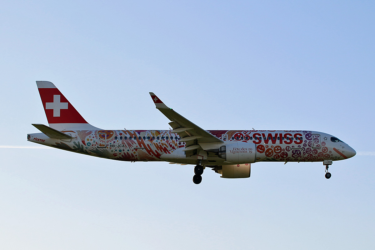 Swiss, Airbus A 220-300, HB-JCA, TXL, 12.10.2019