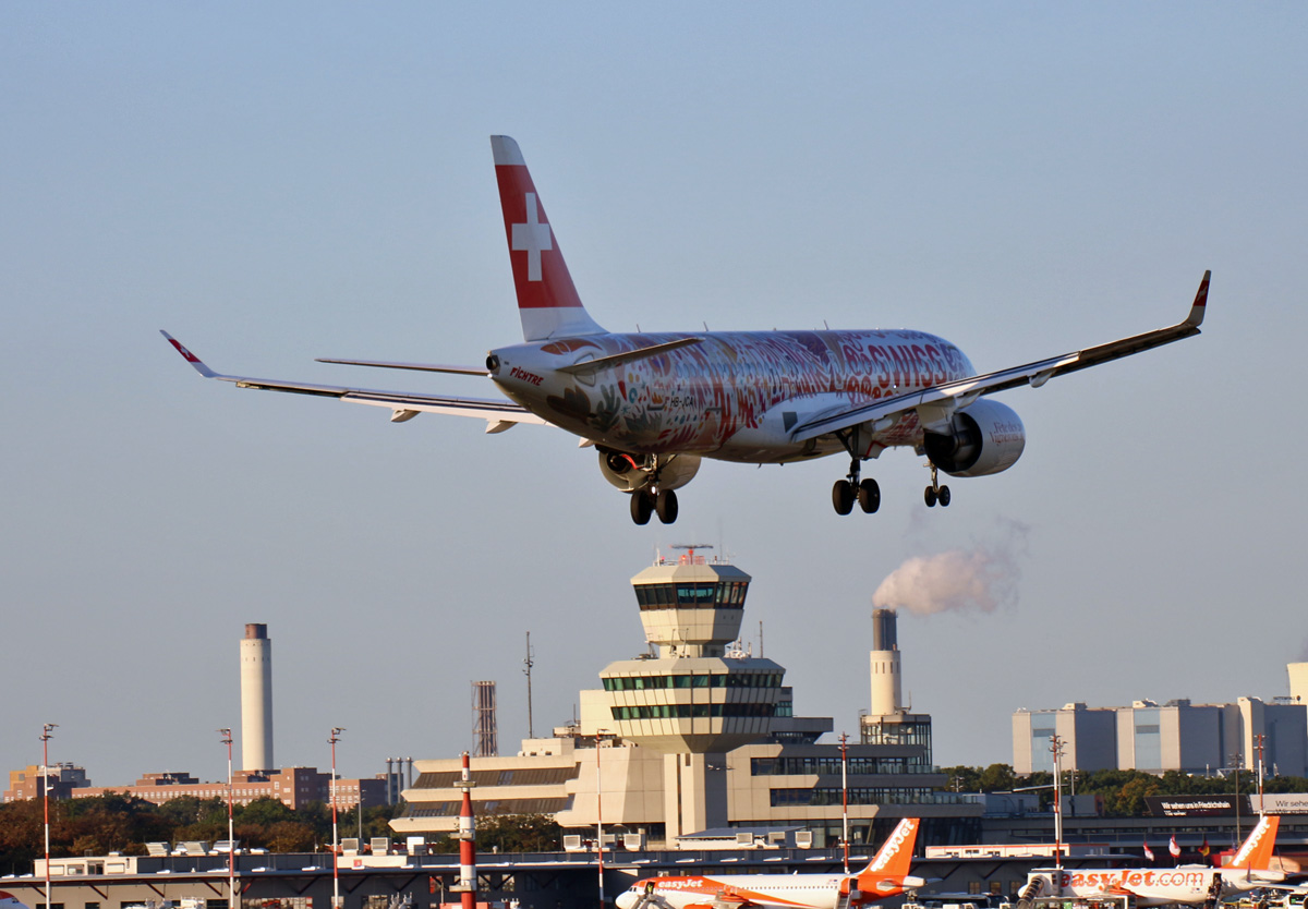 Swiss, Airbus A 220-300, HB-JCA, TXL, 12.10.2019