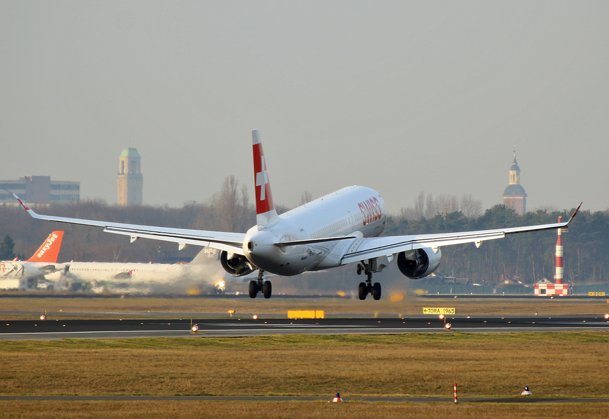 Swiss, Airbus A 220-300, HB-JCT, TXL, 17.02.2019