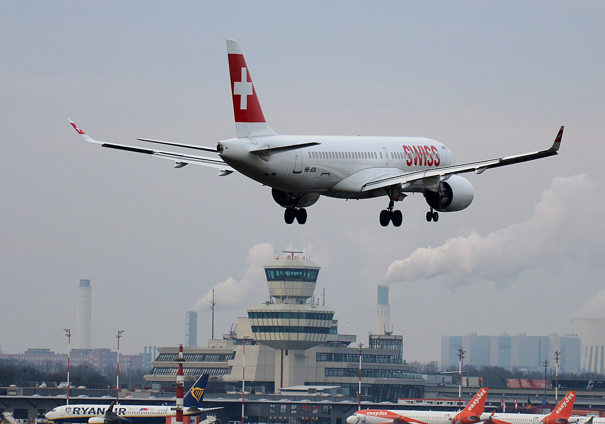 Swiss, Airbus A 220-300,HB-JCQ, TXL, 15.02.2020