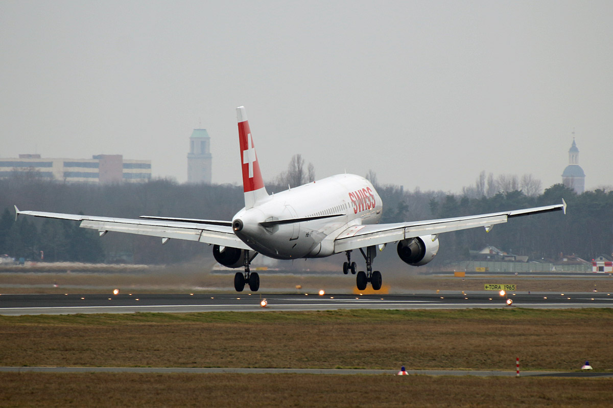 Swiss, Airbus A 319-112, HB-IPT, TXL, 02.03.2019
