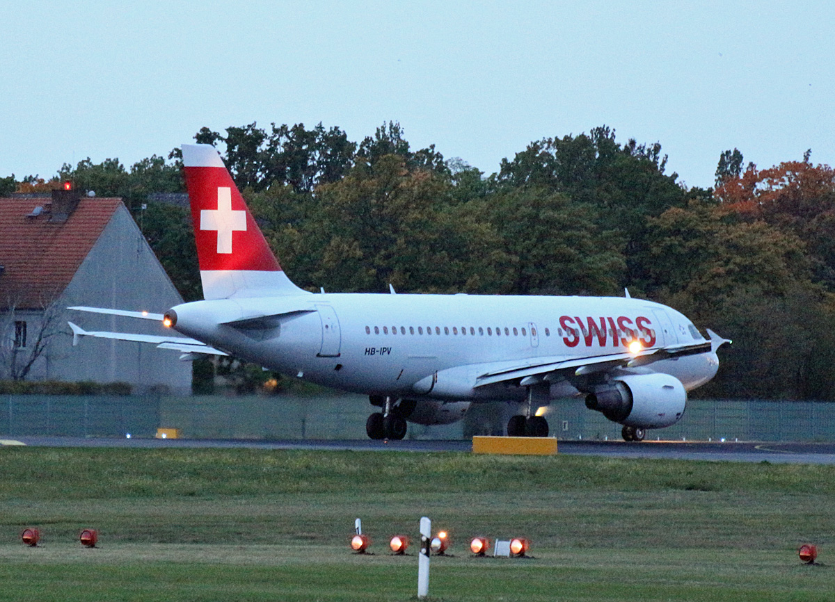 Swiss, Airbus A 319-112, HB-IPV, TXL, 12.10.2019