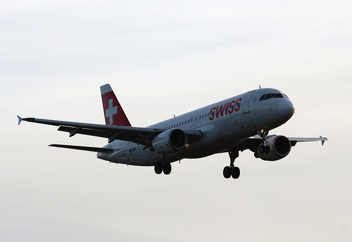 Swiss, Airbus A 320-214, HB-IJB, TXL, 06.01.2018