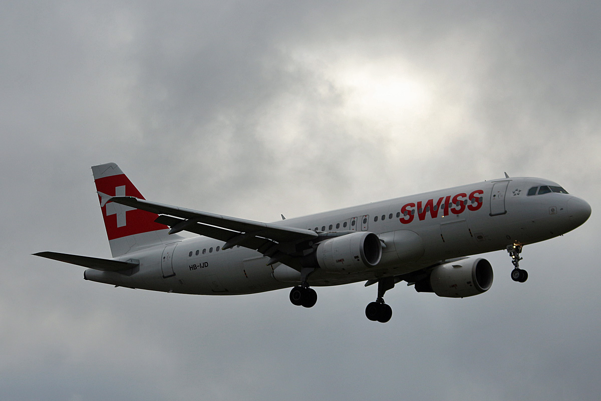 Swiss, Airbus A 320-214, HB-IJD, TXL, 03.10.2017
