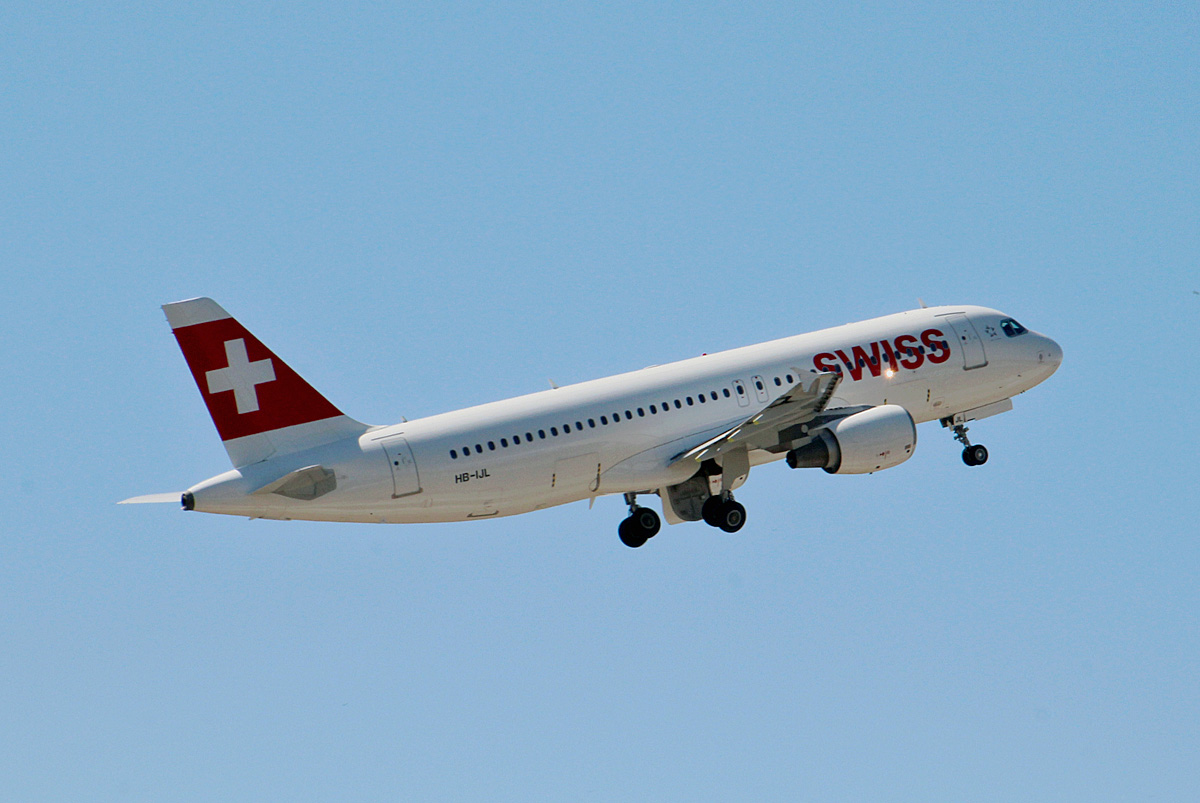 Swiss, Airbus A 320-214, HB-IJL, BER, 22.06.2022