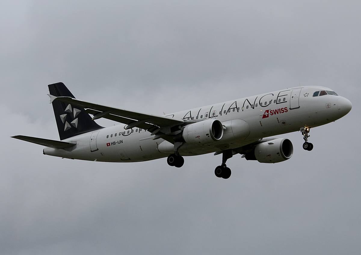 Swiss, Airbus A 320-214, HB-IJN, TXL, 15.07.2016