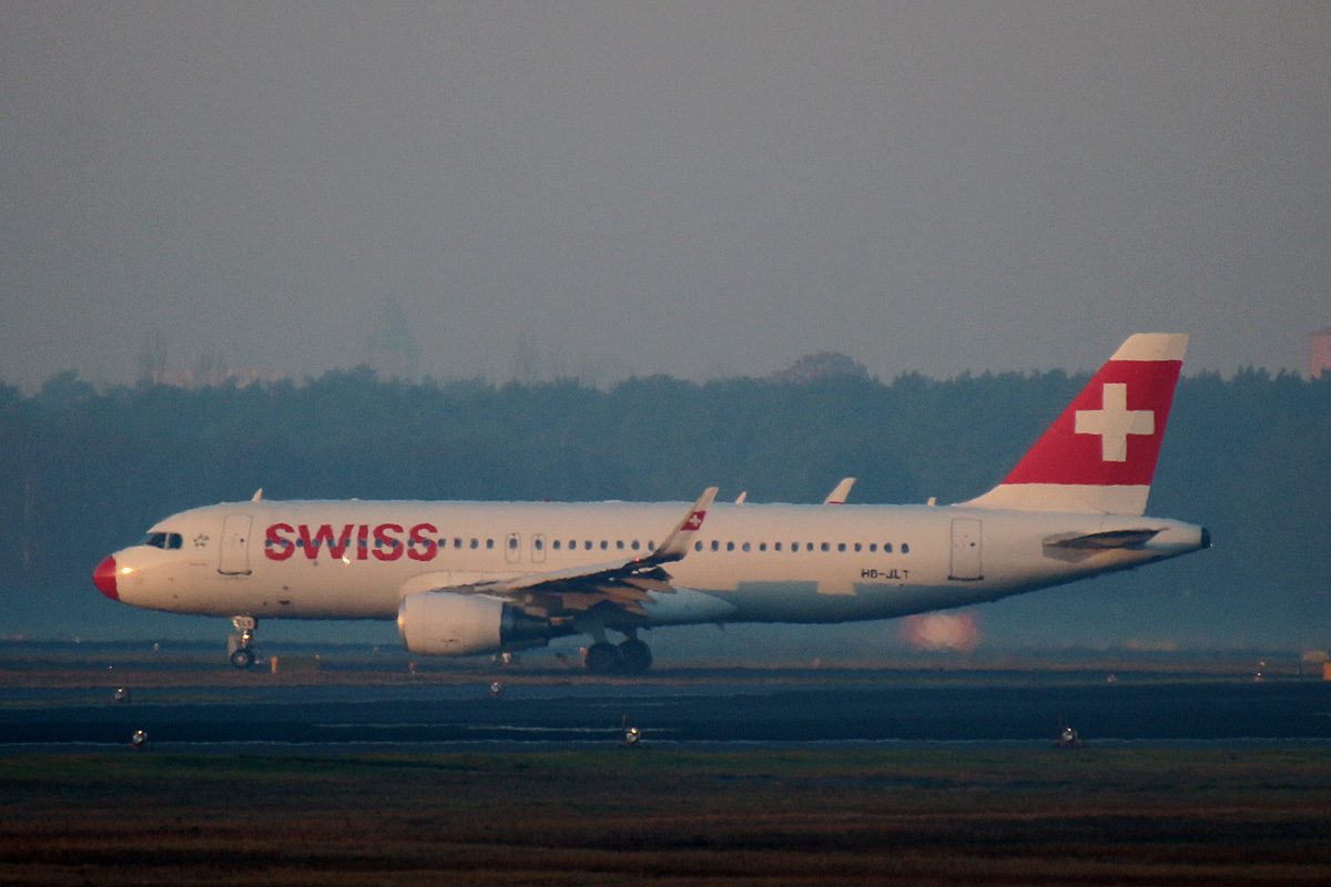 Swiss, Airbus A 320-214, HB-JLT, TXL, 20.12.2019