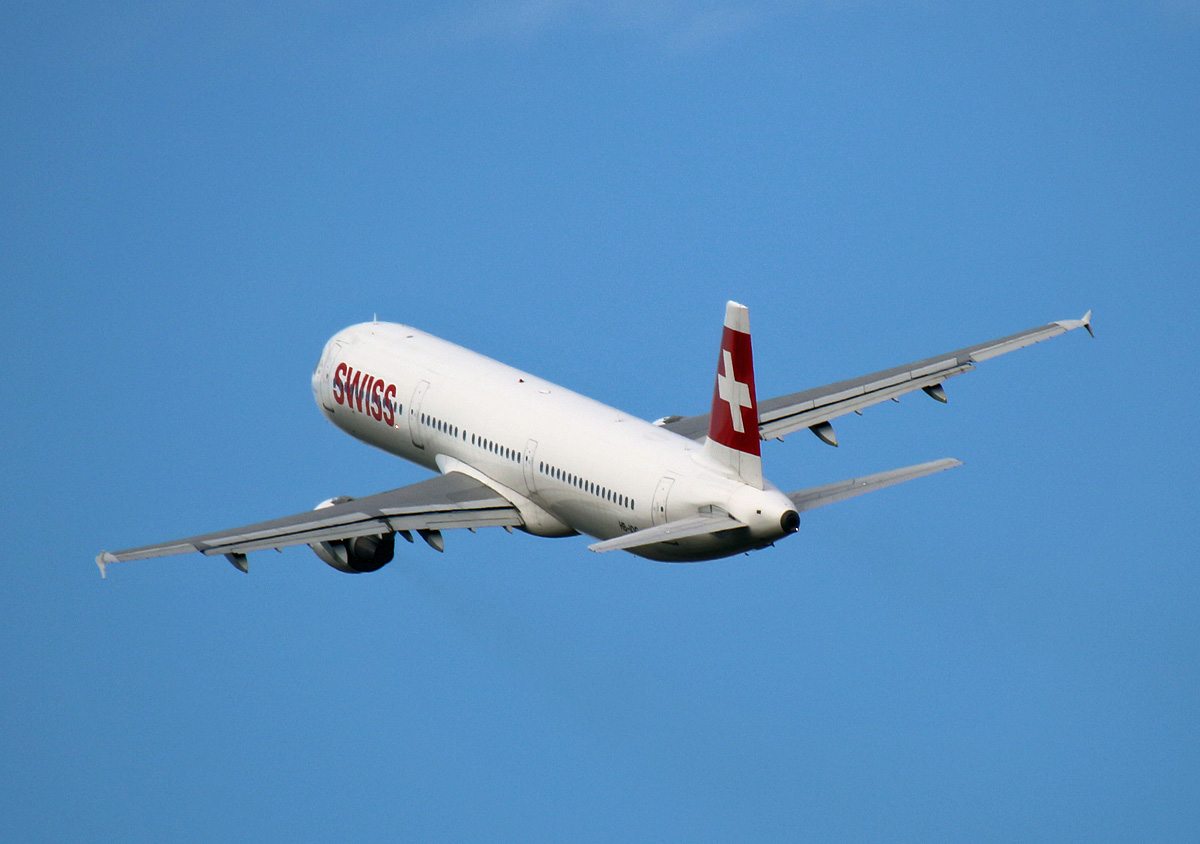 Swiss, Airbus A 321-111, HB-IOC, BER, 02.10.2021