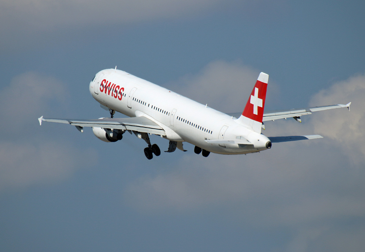 Swiss, Airbus A 321-111, HB-IOC, BER, 31.07.2022