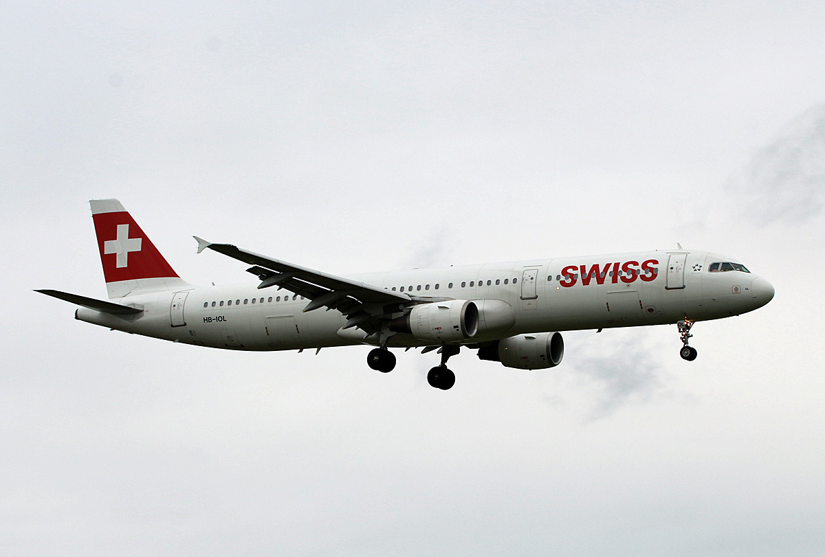 Swiss, Airbus A 321-111, HB-IOL. TXL, 20.06.2020