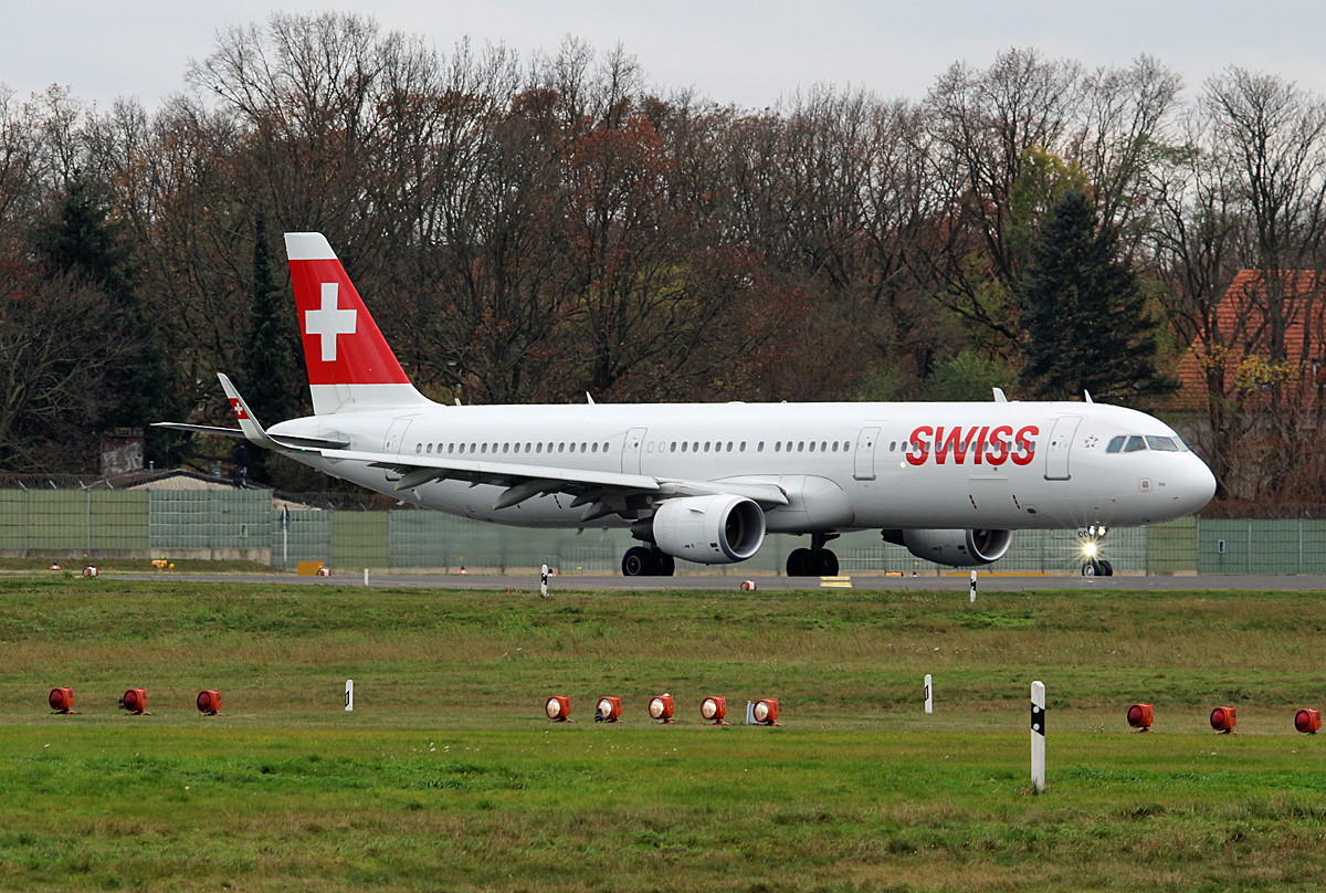 Swiss, Airbus A 321-121, HB-IOO, TXL, 19.11.2017