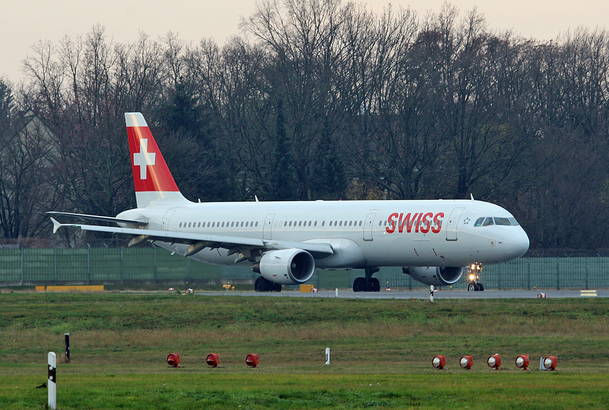 Swiss, Airbus A 321-212, HB-IOM, TXL, 26.11.2017